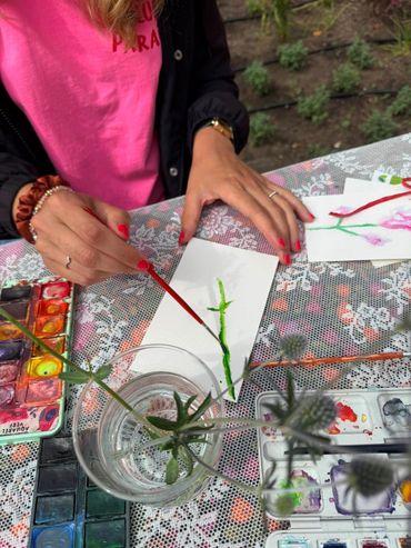 Tijdens de opening konden er bloemen worden geschilderd