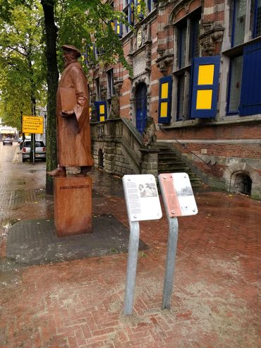 Standbeeld van Viglius van Aytta van Swichum in Leeuwarden