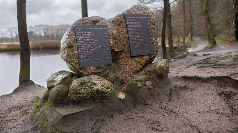 Bij het Grote Veen in Appèlbergen staat het monument ter nagedachtenis aan de slachtoffers van de Meistaking in 1943