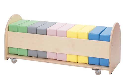 Mobiles Gestell mit 10 bunten Sitzkissen