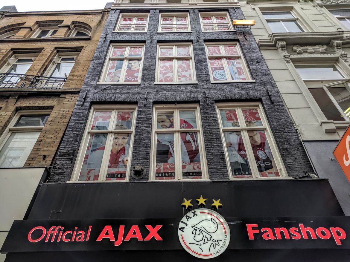 Bekijk de Official Ajax Fanshops - Ajax.nl