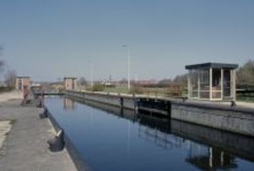 Dierense Sluis in Apeldoorns Kanaal, Dieren