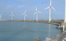 Tim Bekaert, GNU-licentie voor vrije documentatie Windmolens op de rechterhavendam in Zeebrugge (foto: Tim Bekaert, GNU-licentie voor vrije documentatie)