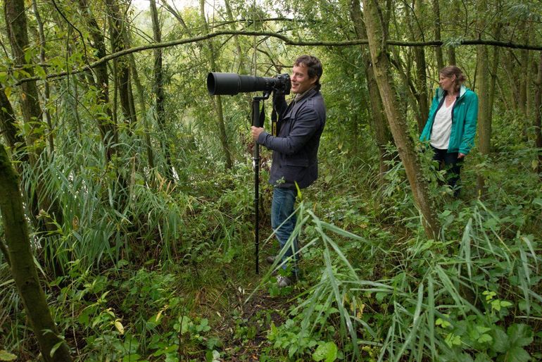 Natuurfotograaf in een ooibos