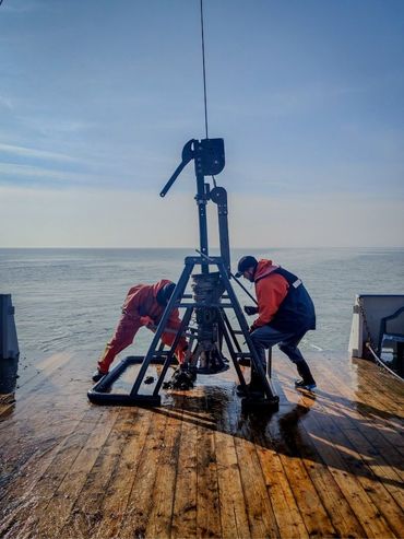 De zeebodem werd bemonsterd met een boxcore.