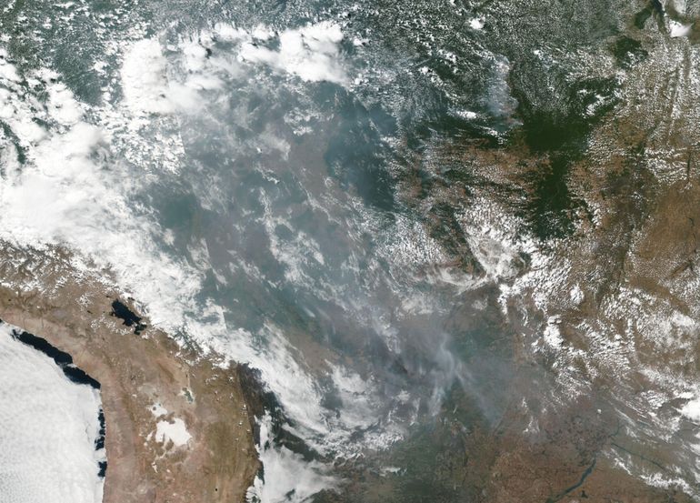 Rook door bosbranden in het Amazonegebied op 20 augustus 2019