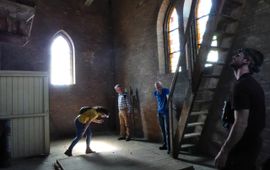 In de kerktoren op zoek naar (sporen van) vleermuizen