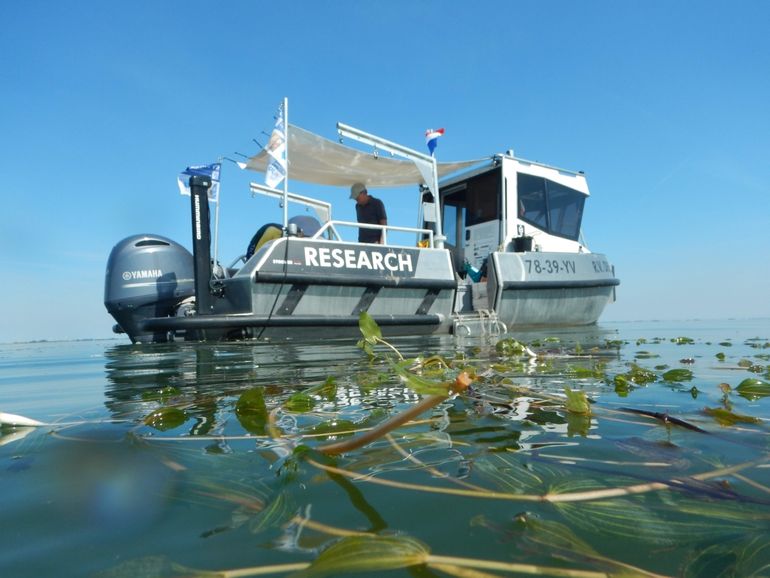 Het onderzoeksschip de R.V. Dreissena, waar onderzoekers van Freshwater and Marine Ecology onderzoek mee doen op het Markermeer