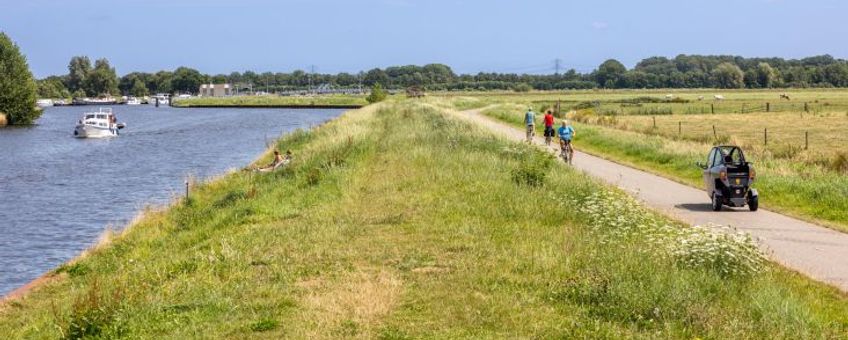 Fietspad langs de Eem en de Malebrug