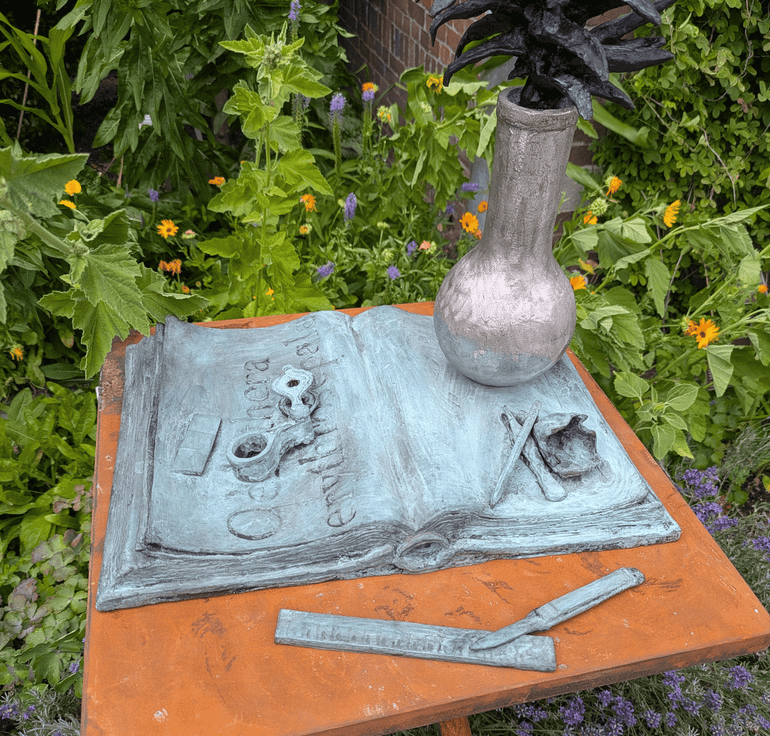 Monument voor Hugo de Vries gemaakt door Gijs Assmann