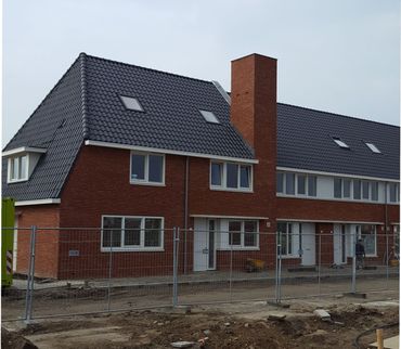 Voorbeeld van een vleermuisvoorziening in een ‘niet functionele schoorsteen’ in het nieuwbouw project Rosmolen (WonenBreburg/Ad Vingerhouts) te Tilburg. Locatie en ontwerp zijn gekozen door Joost Cools (Ecologisch Advies) en Mischa Cillessen (gemeente Tilburg)