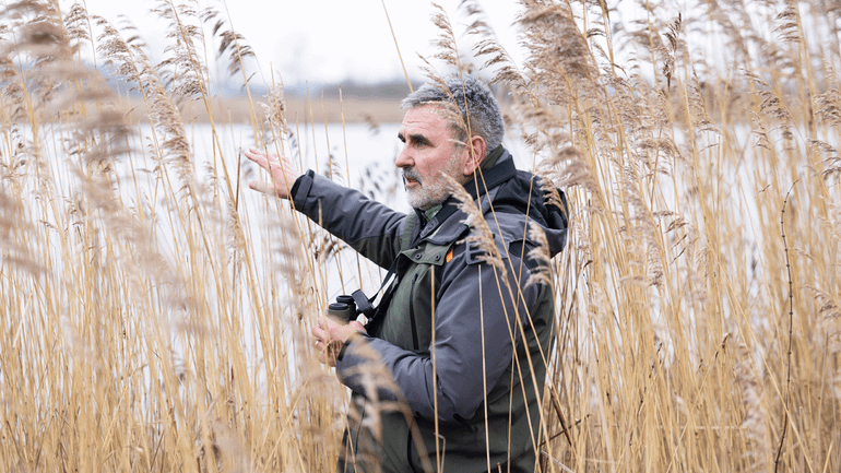 Egbert Beens in het gebied waar hij otters zag zwemmen
