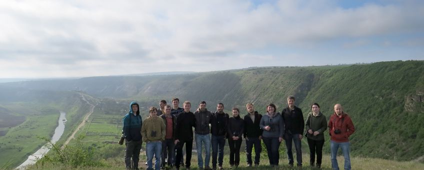 Enthousiaste en jonge tellers in Moldavië, waar het veldwerk voor de atlashet begin van een nieuwe generatie vogelaars inluidde.