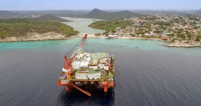 Aerial views by drone (April 2017), showing proximity to the reef