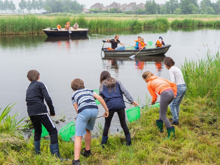 Duizenden kinderen in het hele land schepten slootjes