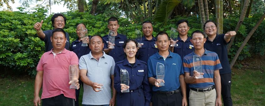 Groepsfoto van de rangers en gemeenschapsleden samen met IFAW medewerkers.