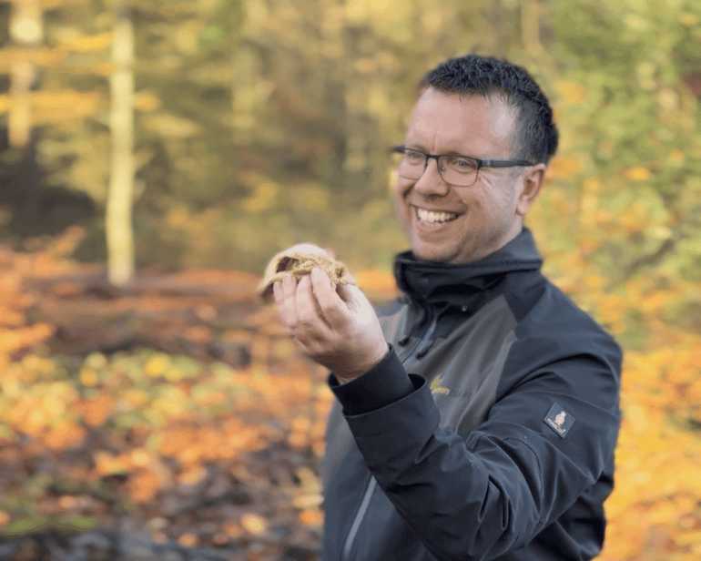 Simen Brunia is boomexpert, kennisdeler en oprichter van Bomenbieb
