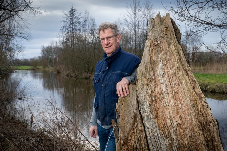 Hans Volmer aan de oever van de Dommel