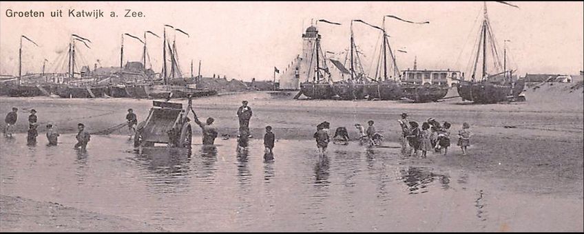 Katwijk aan Zee in de lang vervlogen tijd van het knikkeren met rozertjes of venusschelpen.