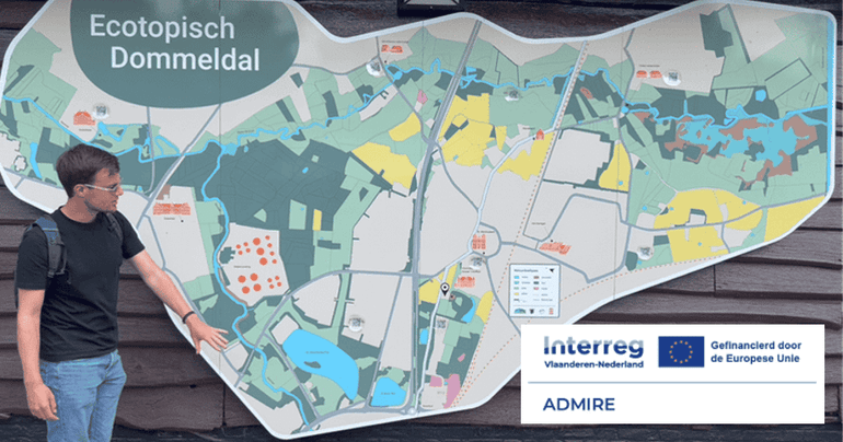 Dion van Staveren (Stichting Bargerveen) geeft uitleg over de ecologische en hydrologische samenhang in het Dommeldal.
