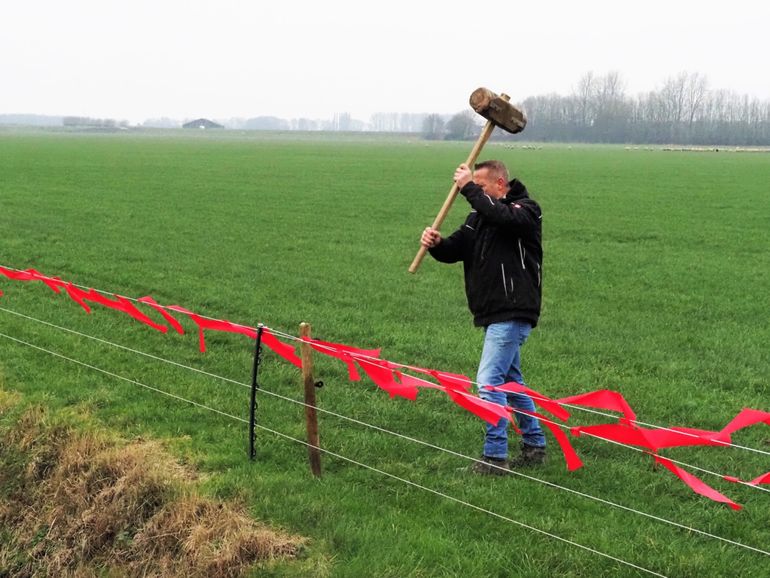 De turbo fladry is gemakkelijk op te zetten omdat het op een rol vervoerd wordt en licht materiaal is