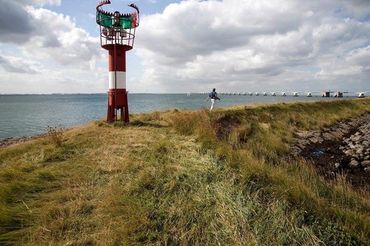 Wandelen in een stiltegebied kan in de duinen in Zeeland 