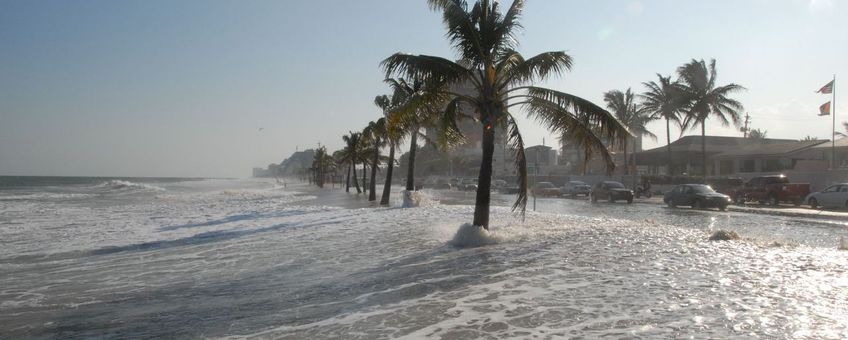 Fort Lauderdale, kustweg overspoeld door zeewater