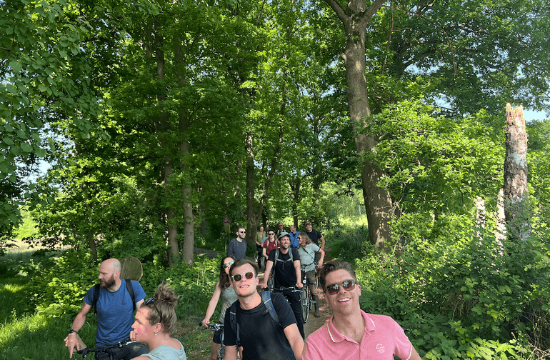 ADMIRE-partners door de natuurrijke omgeving van het Dommeldal op weg naar de Gijzenrooise Zegge