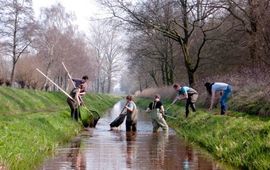Matthijs de Vos Schepnetvissers in actie voor de nieuwe atlas