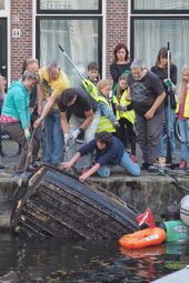 In het opgeviste grofvuil zitten vaak vissen en kreeften