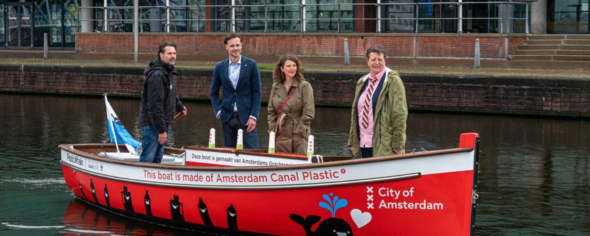 Sloep Plastic Whale, WWF en Amsterdam