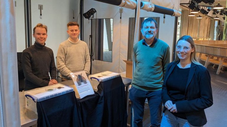 Luuk Torn en Niels van Hof deden onderzoek naar de wc-motmug