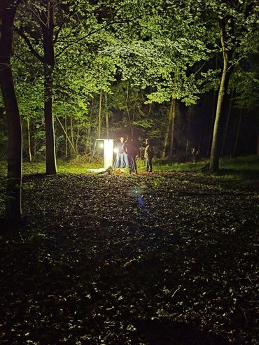 Een groepje nachtvlinderaars bij een van de lakens in Groningen