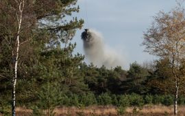 Steenmeel strooien helikopter Maashorst