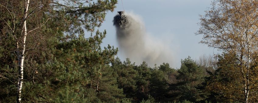 Steenmeel strooien helikopter Maashorst