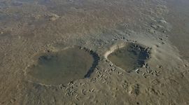 Kuilen in het zand bij Oostvoorne.