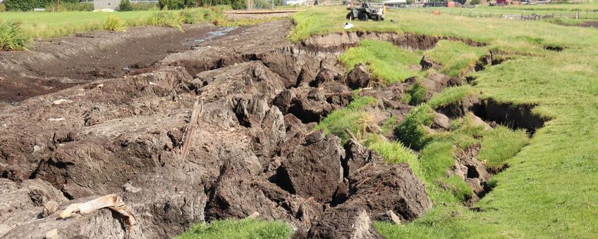 Op maandag 26 juli 2021 is de dijk in Reeuwijk doorgebroken. De afbeelding laat de situatie zien 17 dagen na de dijkdoorbraak