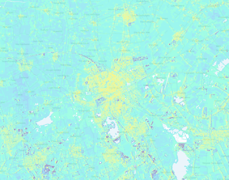 Kaart van de gevoelstemperatuur op een zomerse dag in Groningen en omgeving. De gele/rode kleuren geven hoge temperaturen aan ten opzichte van de groene/blauwe kleuren