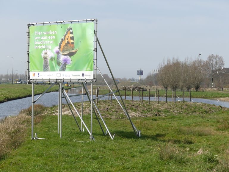 De Elfenbaan in Zoeterwoude-Rijndijk. In 2020 zijn hier vele maatregelen genomen om het gebied natuurvriendelijker in te richten. Met succes voor de bijensoortenrijkdom, want reeds in 2021 is deze hier gegroeid van zeven naar zeventien soorten. Dit belooft wat voor de toekomst!