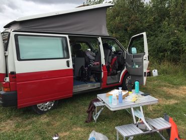 In een camperbusje reisden de onderzoekers de Noordwest-Europese kust af