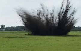 Met vier ploffen wordt alle verzamelde munitie onschadelijk gemaakt. - eenmalig gebruik -