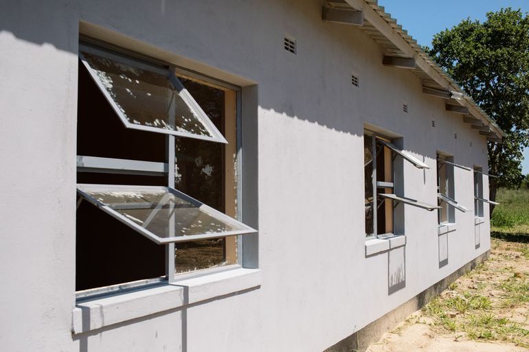 De huisvesting van rangers in het Makona Substation in Hwange National Park in Zimbabwe