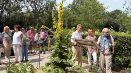 Opening Alchemistentuin door wethouder Robert Te Beest en Sipke Gonggrijp