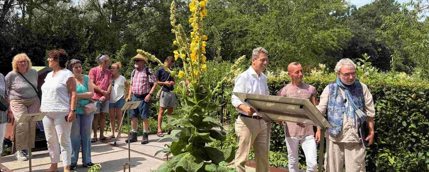 Opening Alchemistentuin door wethouder Robert Te Beest en Sipke Gonggrijp