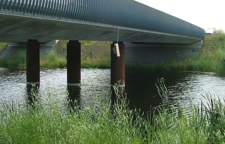 De oostelijke passage in de N236 met hangende vleermuisrecorder 