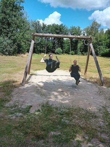 Op de schommel na het werk