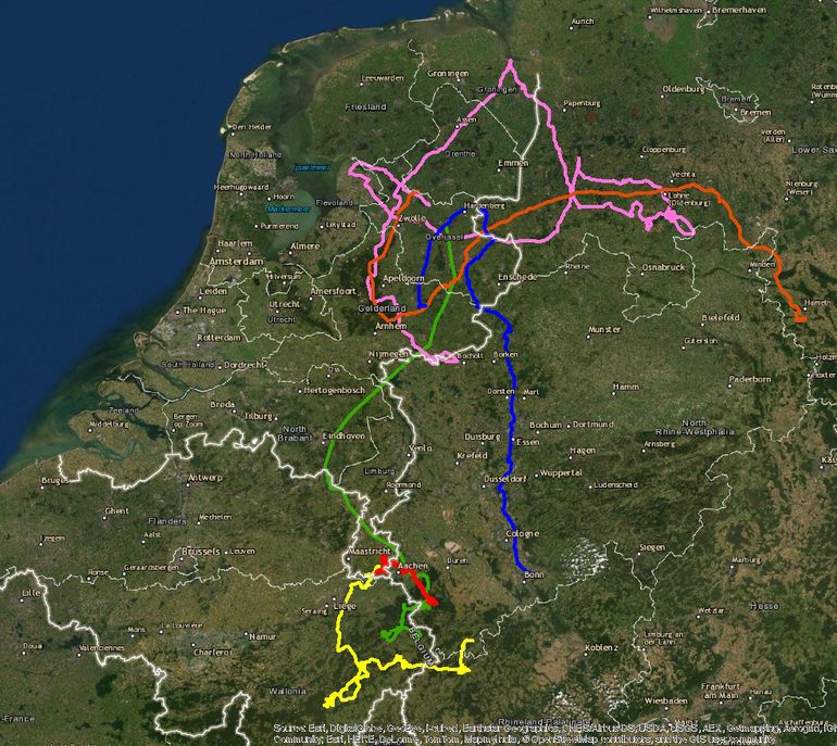 Figuur 1. Tracks van zeven gezenderde jonge Rode Wouwen vanaf vertrek uit hun broedgebied. Dit was de situatie op 30 juli 2019. De vogel met de rode track kwam op de eerste dag van zijn avontuur om het leven (zie figuur 2)