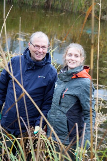 Niels en Heleen Jeurink op de Natuurwerkdag 2025 bij zwembad Beekhuizen in Velp