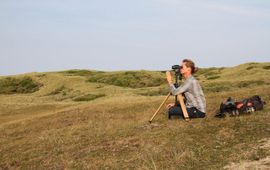 Herman van Oosten in actie in de Kennemerduinen