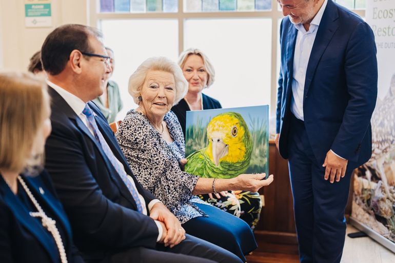 HRH Princess Beatrix, patron of the DCNA’s, receives an artwork made by local artist Armando Goedgedrag.